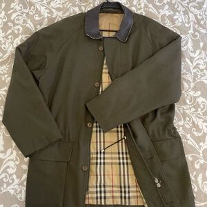 Burberry Dark Green Relaxed Fit Coat with Leather Collar – Size 40R